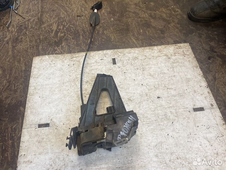 Замок двери задний правый Ford fusion