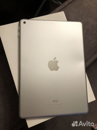 Apple iPad 9.7