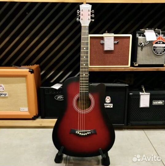 Акустическая гитара красная