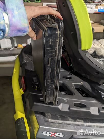 Лючок для лыж с чехлом Audi A8 (D3)