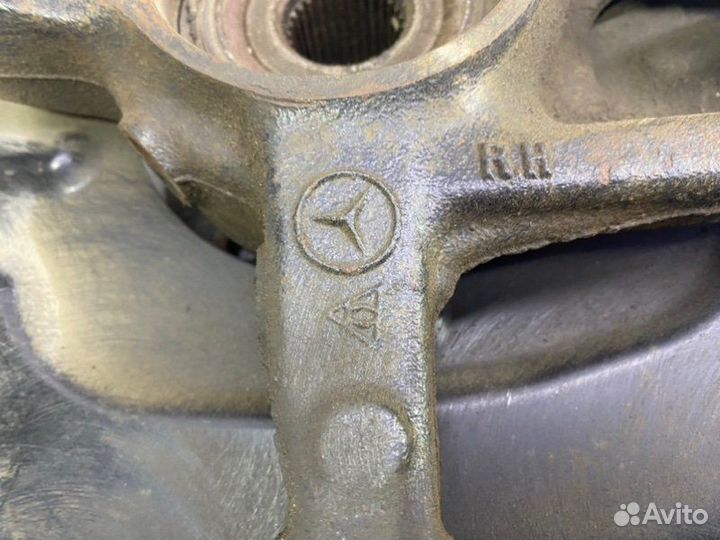 Кулак поворотный передний правый Mercedes-Benz
