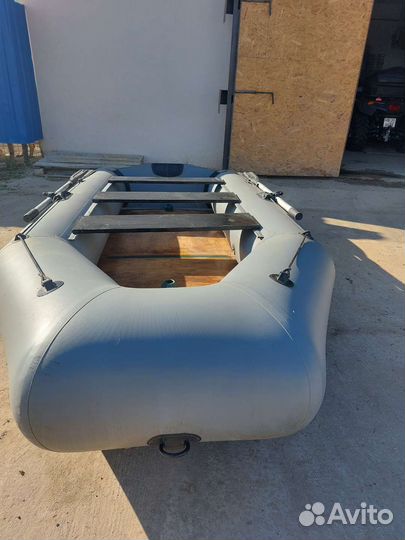 Лодка с мотором