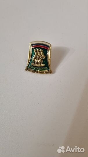 Значки и броши разные