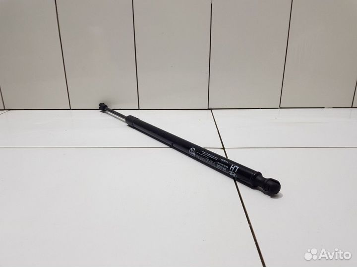 Амортизатор багажника левый (Hyundai Santa Fe IV)