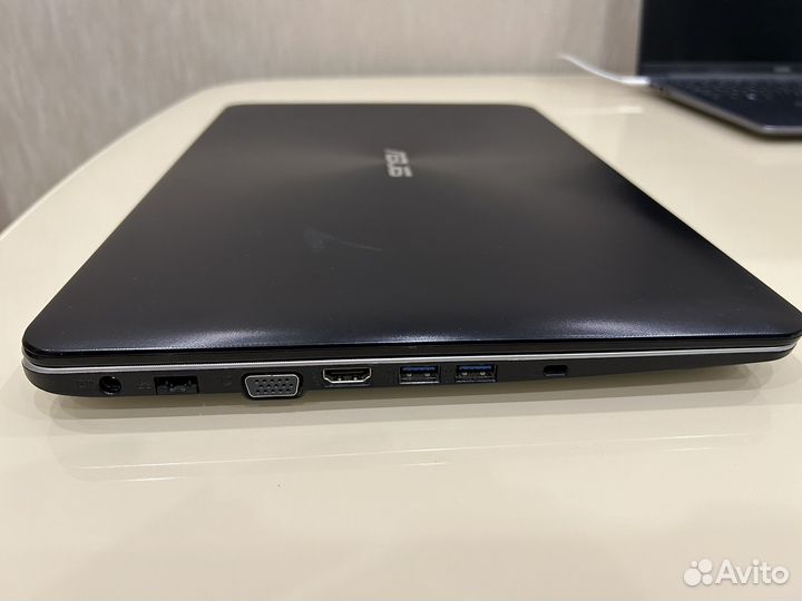 Ноутбук asus x555u