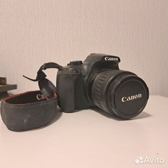 Фотоаппарт Canon EOS 1300D Kit