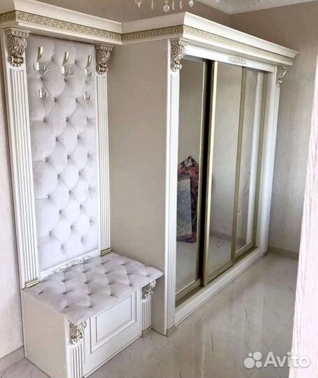 Очень красивый шкаф в прихожую Барокко