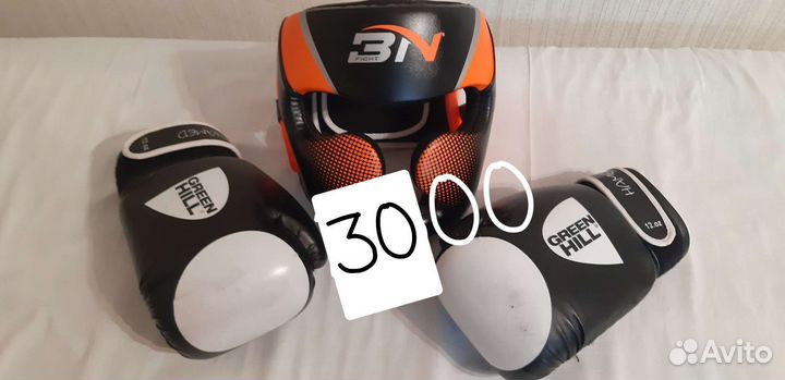 Боксерские перчатки. Боксерский шлем