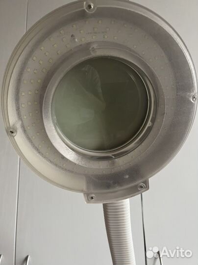 Кольцевая лампа с увеличительным стеклом