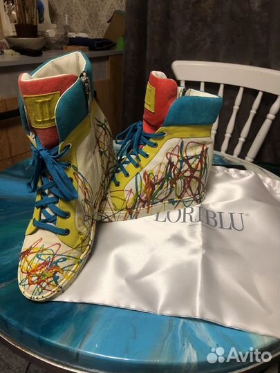 Кроссовки женские