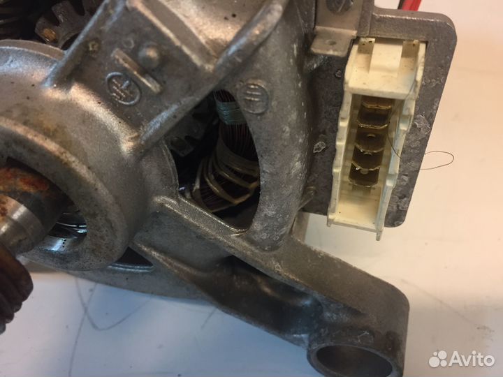 Двигатель от стиральной машины Ariston