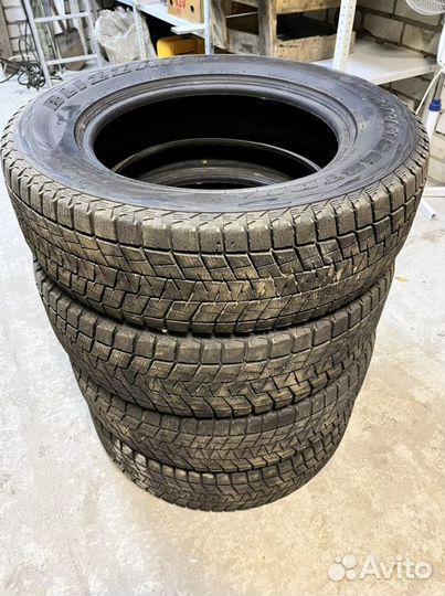 Bridgestone Blizzak DM-V1 215/70 R17 101R