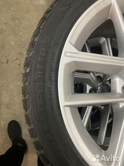 Nokian Tyres Hakkapeliitta 9 245/40 R18