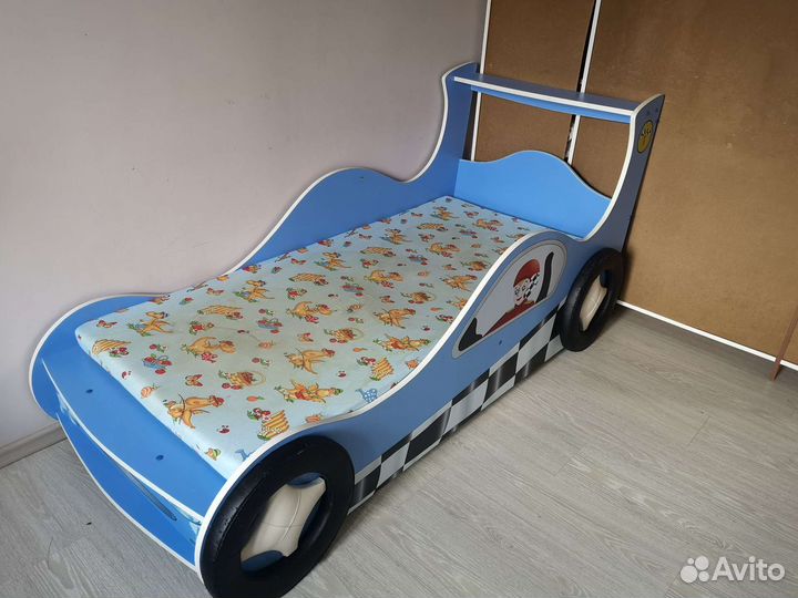 Детская кровать машинка