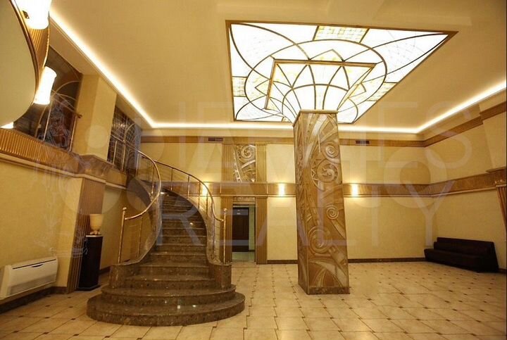 Продажа комплекса зданий 16 159 м2 у м. Площадь Ил