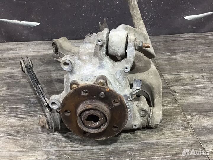 Кулак задний левый Audi A8 D4