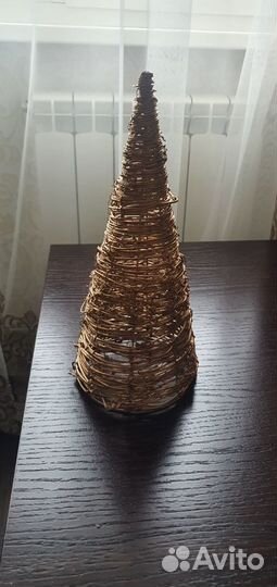 Елочные игрушки стеклянные, елки, бусы