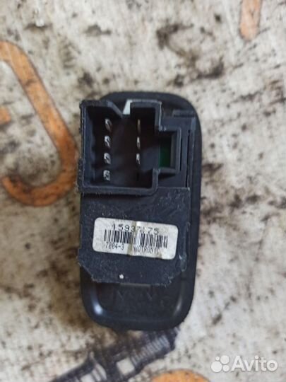 Кнопка стеклоподъемника Chevrolet Trailblazer