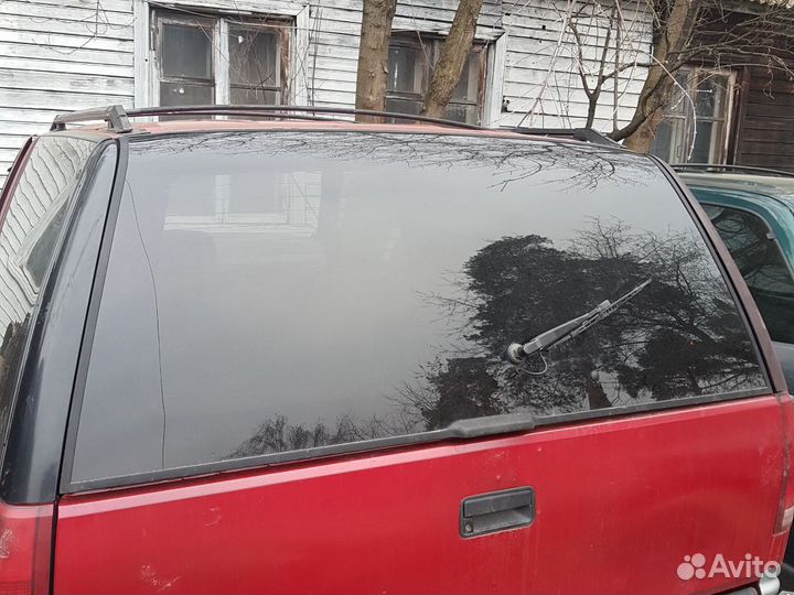 Заднее откидное стекло Chevrolet Tahoe