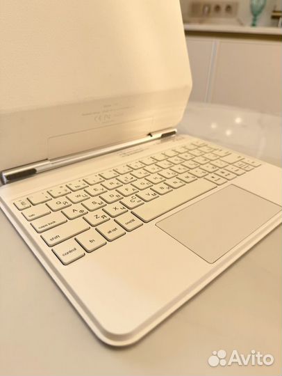 Чехол клавиатура для iPad 11