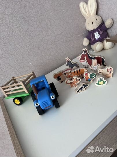 Игрушка синий трактор и животные
