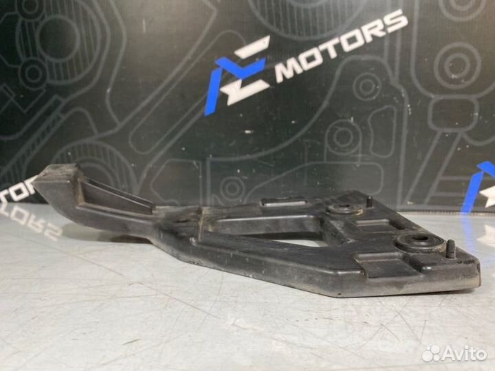 Крепление бампера переднее левое Audi A6 C6 BDW