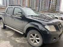 Nissan Navara 2.5 AT, 2010, битый, 435 000 км, с пробегом, цена 1 000 000 руб.