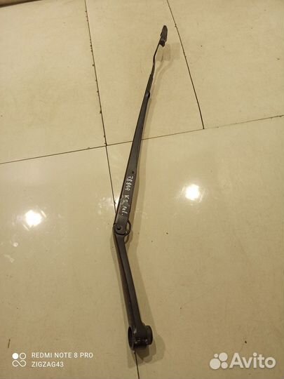 Поводок стеклоочистителя (левый) (Kia K5 III)