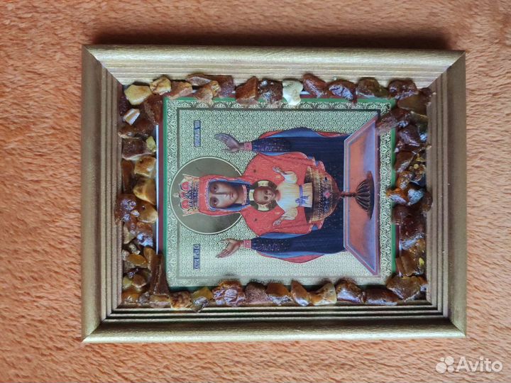 Икона с инкрустацией янтарем