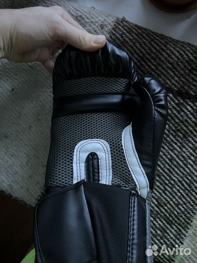 Боксерские перчатки 10 oz