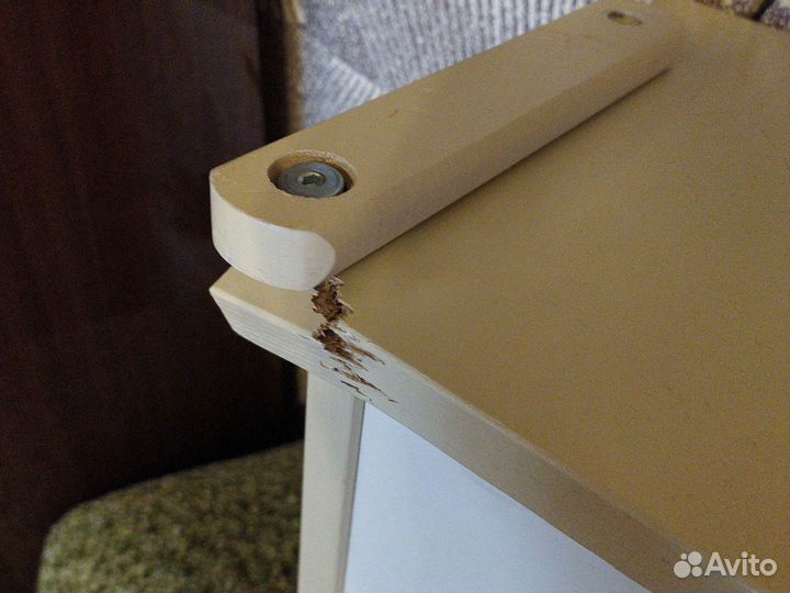 Детская кроватка с маятником