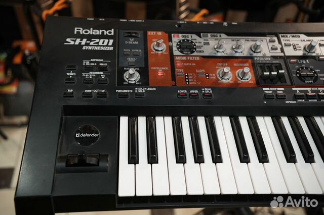 Аналогово-модулирующий синтезатор roland SH-201