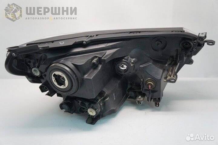 Фара левая б/у Toyota Rav-4 2013- (8117042650)