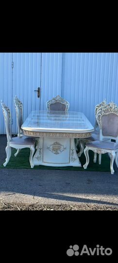Стол и стулья