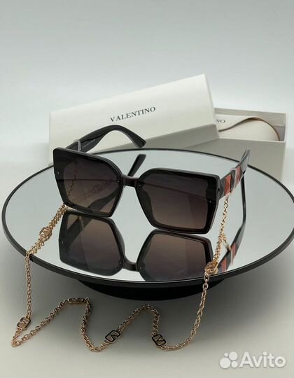 Солнцезащитные очки valentino