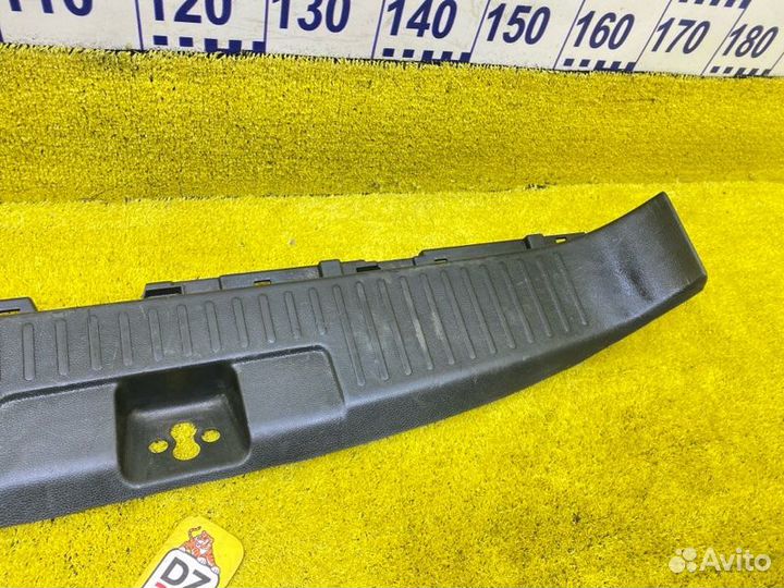 Пластик замка багажника задний Honda Shuttle GK8 143351