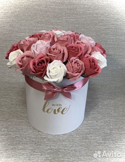 Розы в шляпной коробке