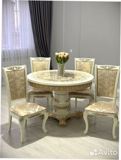 Стулья и стол