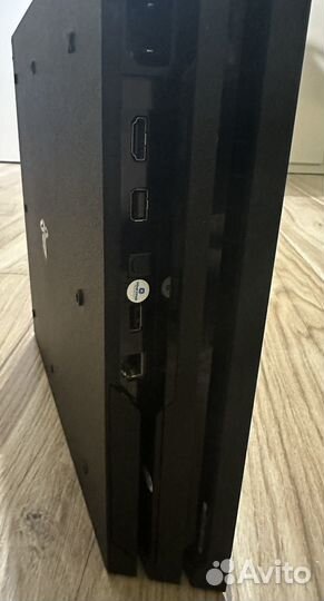 Sony playstation PS4 Pro cuh-7108b 1Tb