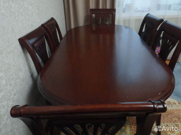 Стол со стульями