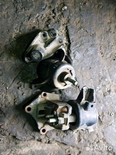 Подушка крепление двигателя хендай солярис