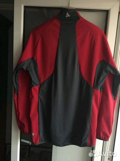 Продается тонкий windstopper odlo