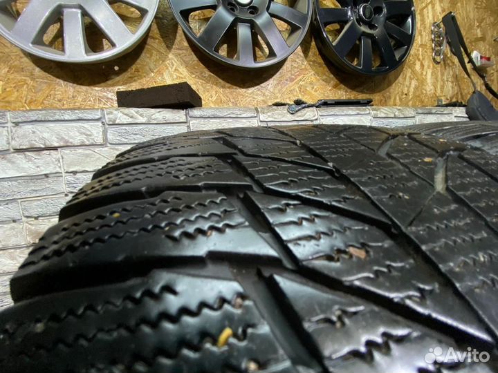 Triangle Snowlink PL02 235/40 R18
