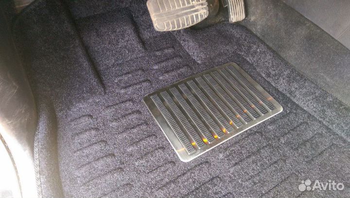 Подпятники на коврик водителя