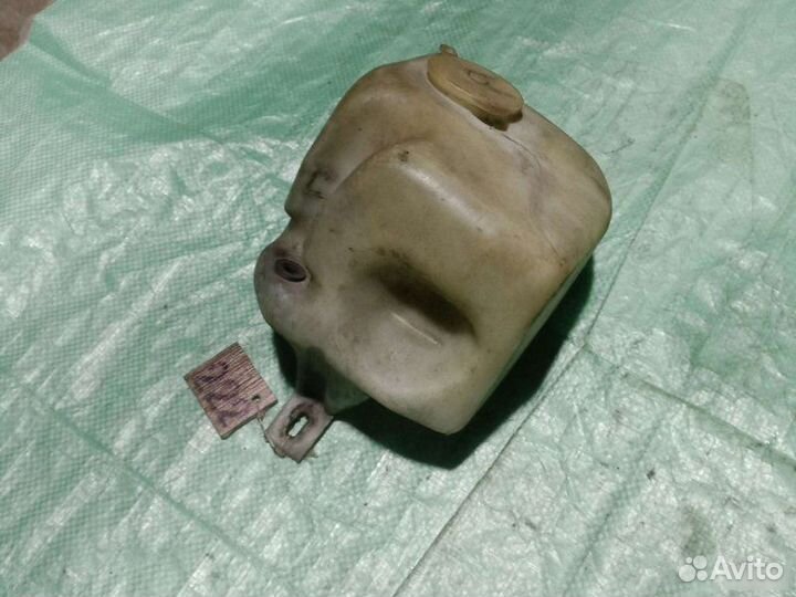 Бачок омывателя лобового стекла Opel Vectra A