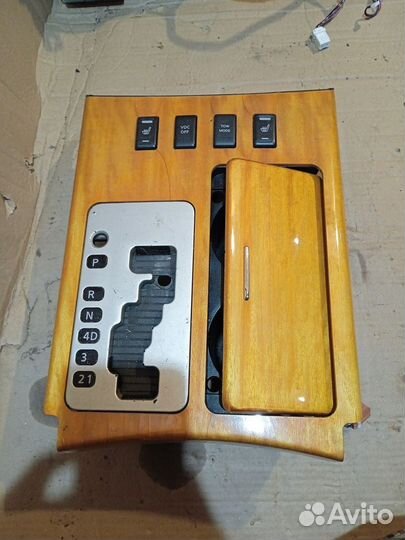 Консоль центральная Infiniti QX56