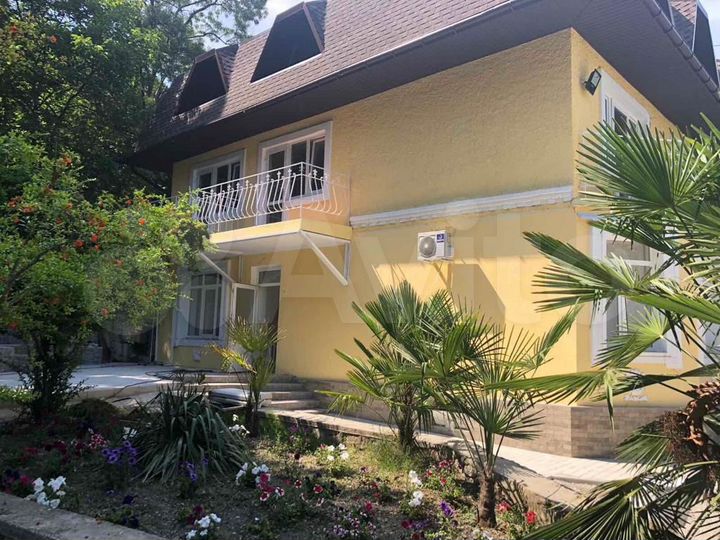 Дом 396,6 м² на участке 6,7 сот.