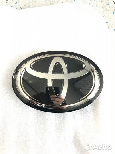 Эмблема на камри 70, 75