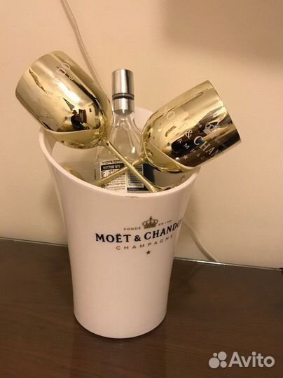 Бокалы небьющиеся акриловые моет золотые