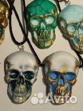 Броши и подвески из эпоксидной смолы- череп